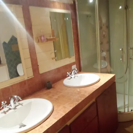 Smeralda Family Room's Проживання в сім'ї *